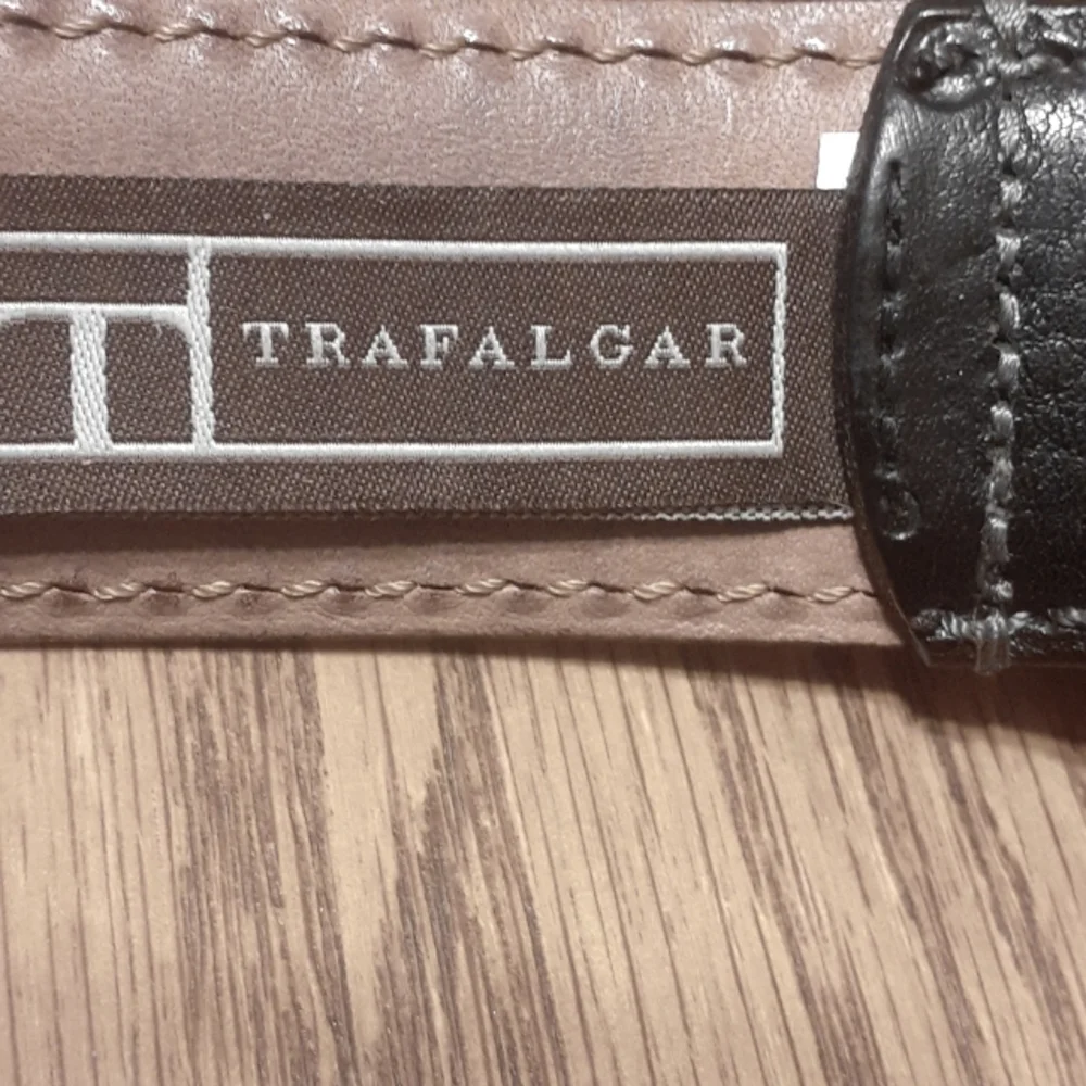 Trafalgar Men's Black leather belt. EUC' Sz.40. Bonus Leyva brown leather belt. - Picture 6 of 7